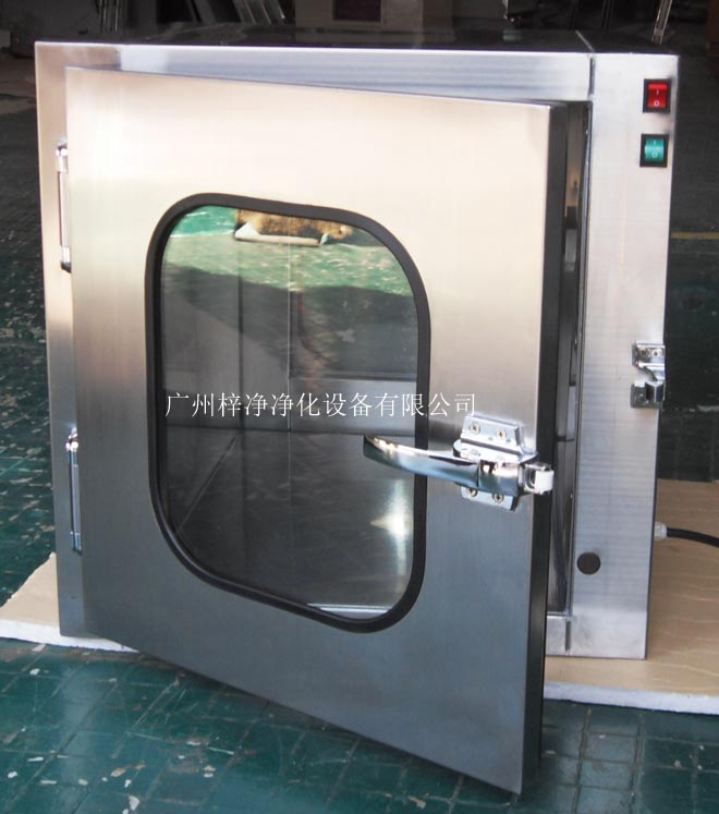 傳遞窗是一種潔凈室的輔助設備,主要用于潔凈區與潔凈區之間、潔凈區與非潔凈區之間小件物品的傳遞. 傳遞窗是一種潔凈室的輔助設備,主要用于潔凈區與潔凈區之間、潔凈區與非潔凈區之間小件物品的傳遞.