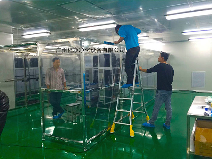 潔凈棚是一種能夠控制室內空氣潔凈度的臨時性或半永久性設施。