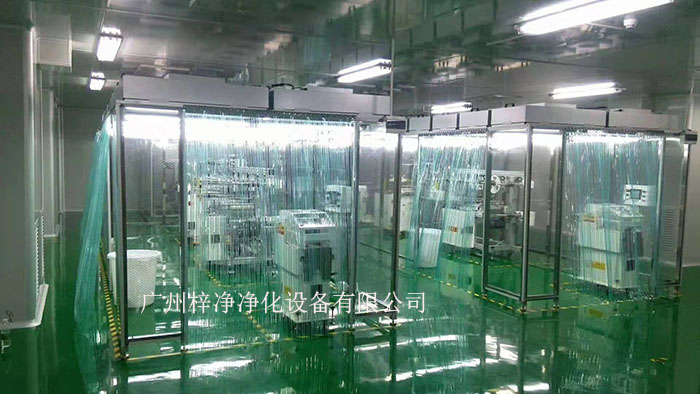 潔凈棚通過FFU風機過濾單元、高效空氣過濾器（HEPA）過濾空氣，確保送入潔凈棚的空氣達到規定的潔凈度。